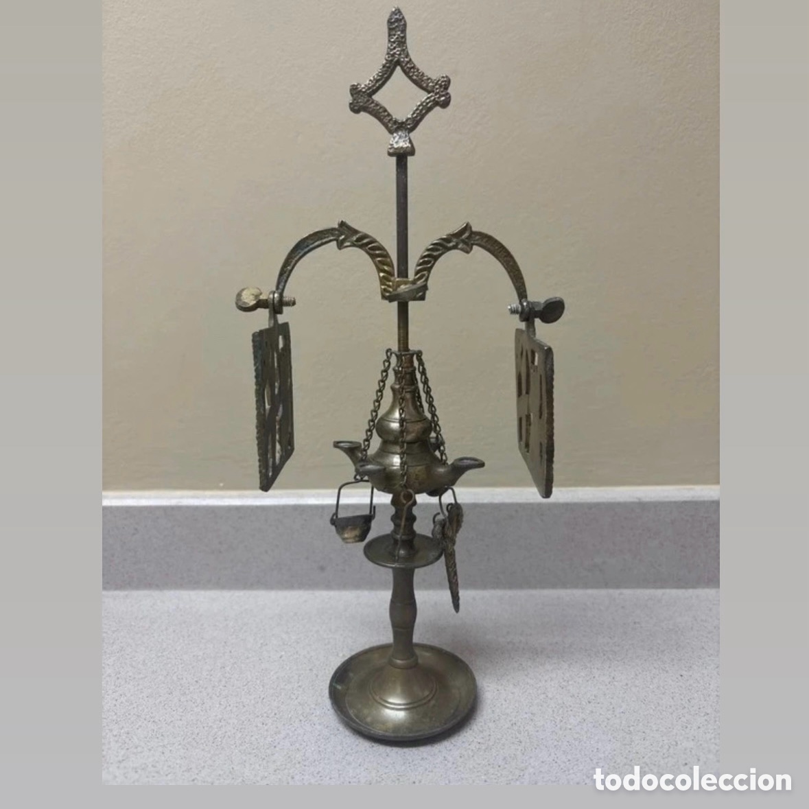 Antig&uuml;edades: Antigua vel&oacute;n lucentino de lat&oacute;n de principios del S. XX