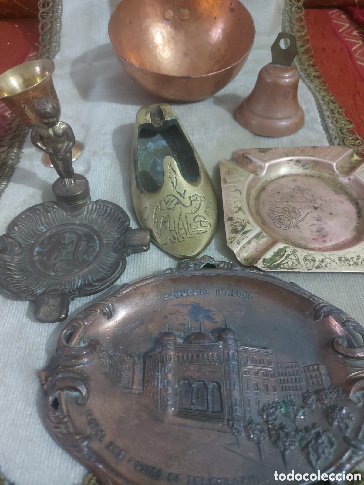 Antig&uuml;edades: Lote Ceniceros de bronce y cobre - Foto 2