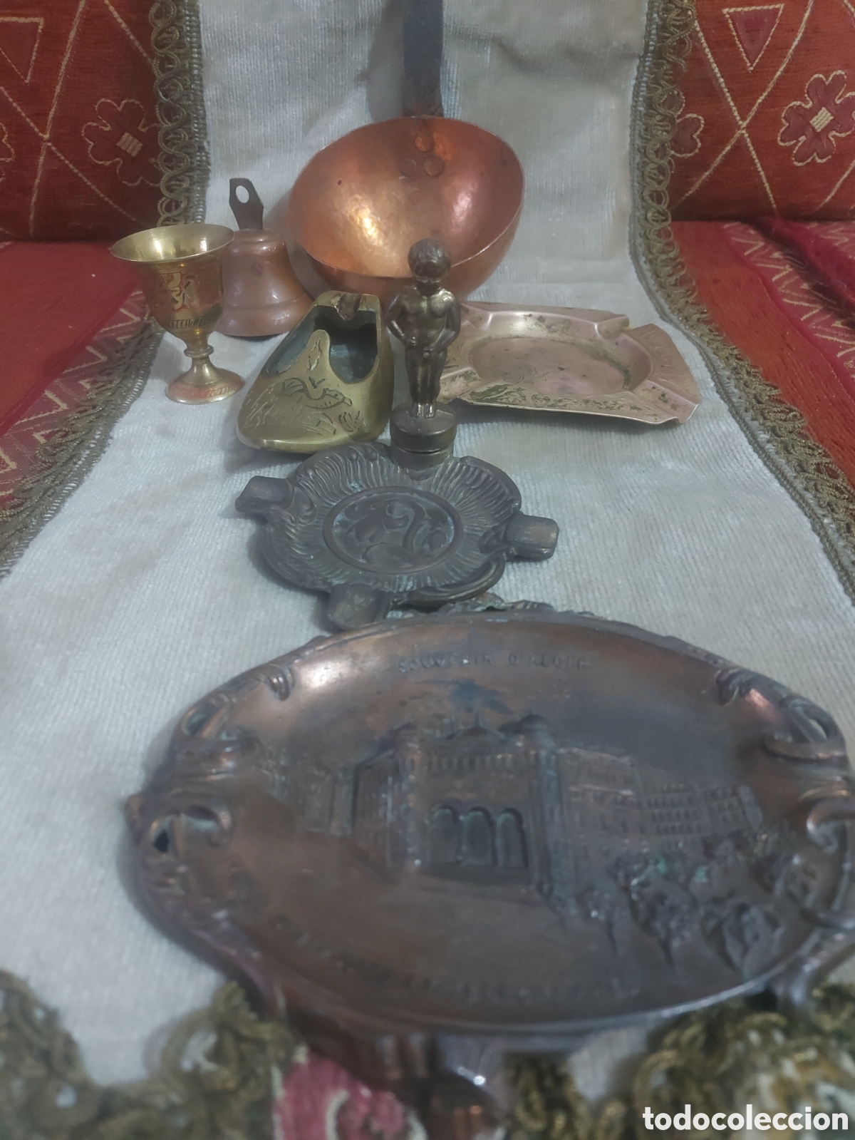 Antig&uuml;edades: Lote Ceniceros de bronce y cobre