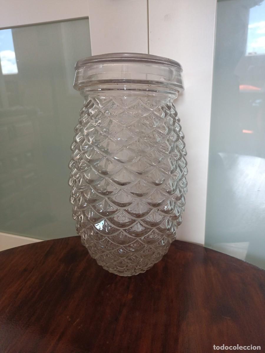 Antig&uuml;edades: figura decorativa en cristal tallado imitando una pi&ntilde;a