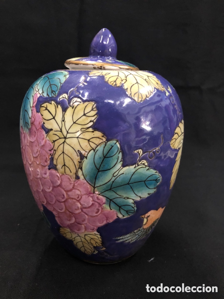 Antiguidades: Tarro de Jengibre / Bombonera de Porcelana Oriental con Sello Rojo - Fondo Azul y Uvas