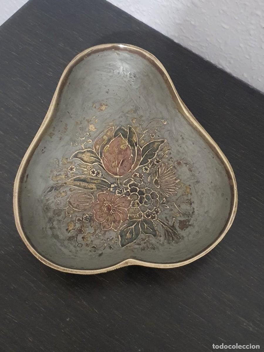 Antig&uuml;edades: Bandejita / Vaciabolsillos Antiguo de Bronce Esmealtado Forma de Pera &ndash; A&ntilde;os 50/60