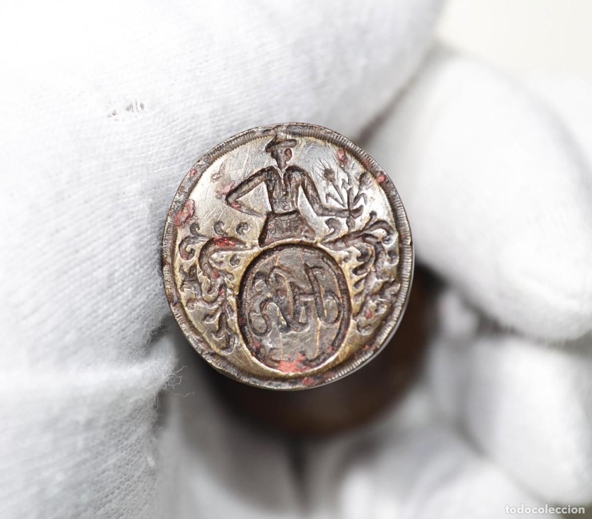Antig&uuml;edades: Sello de lacre antiguo. Origen de Franc&eacute;s. El sello presenta, un escudo her&aacute;ldico.