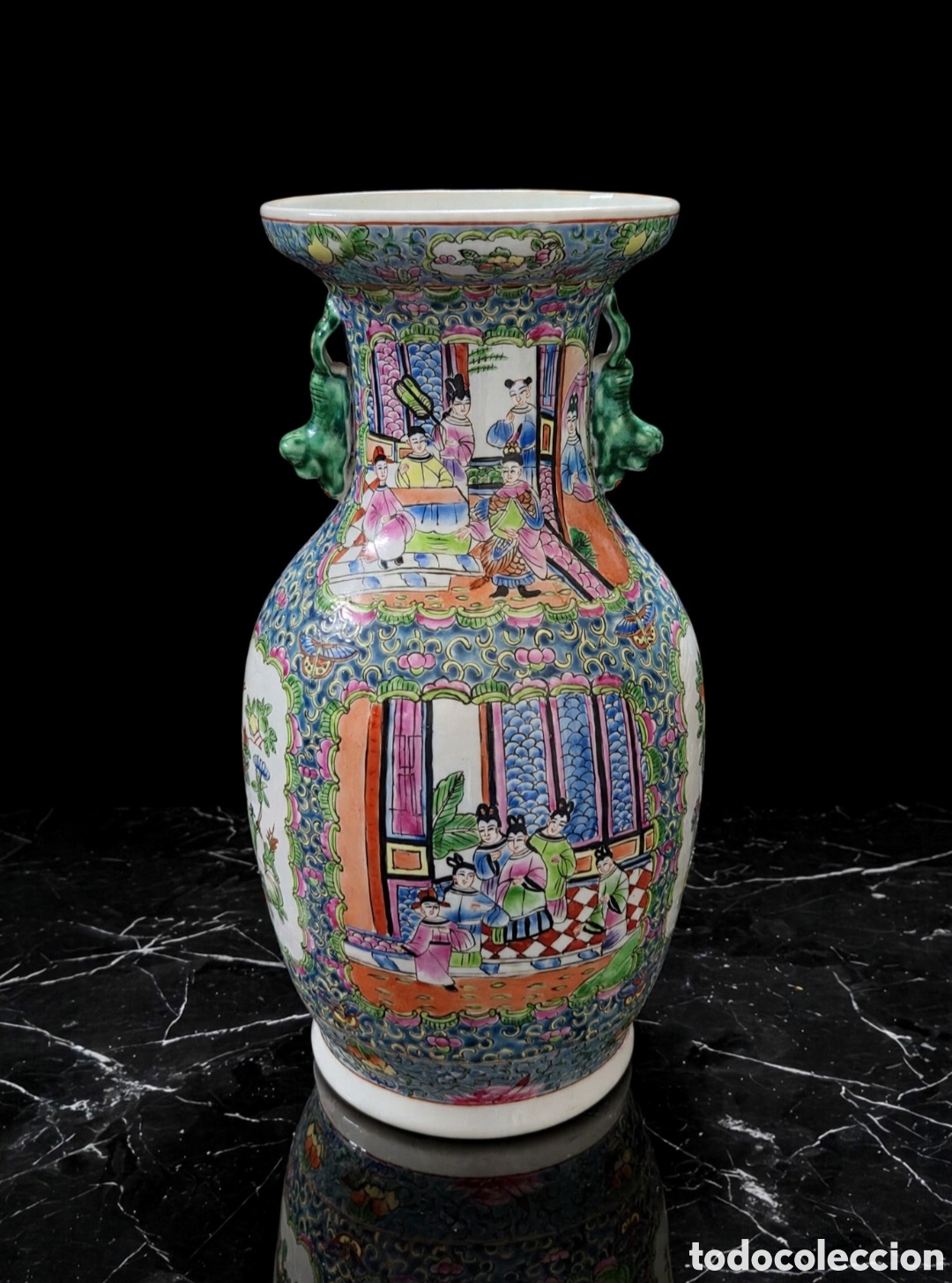 Antig&uuml;edades: Vase Canton Famille Rose 38cm Mandarin figures + floral panels - Foo Dog handles - mid 20th c.