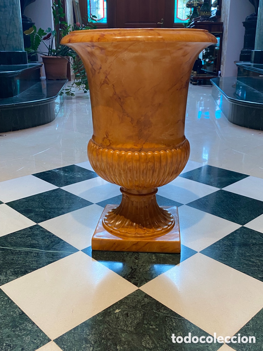 Antig&uuml;edades: Copa ornamental de m&aacute;rmol