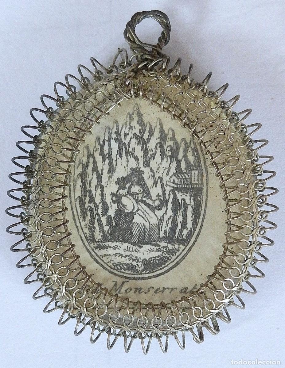 Antig&uuml;edades: Medall&oacute;n-relicario dedicado a la Virgen de Montserrat. Siglo XIX.