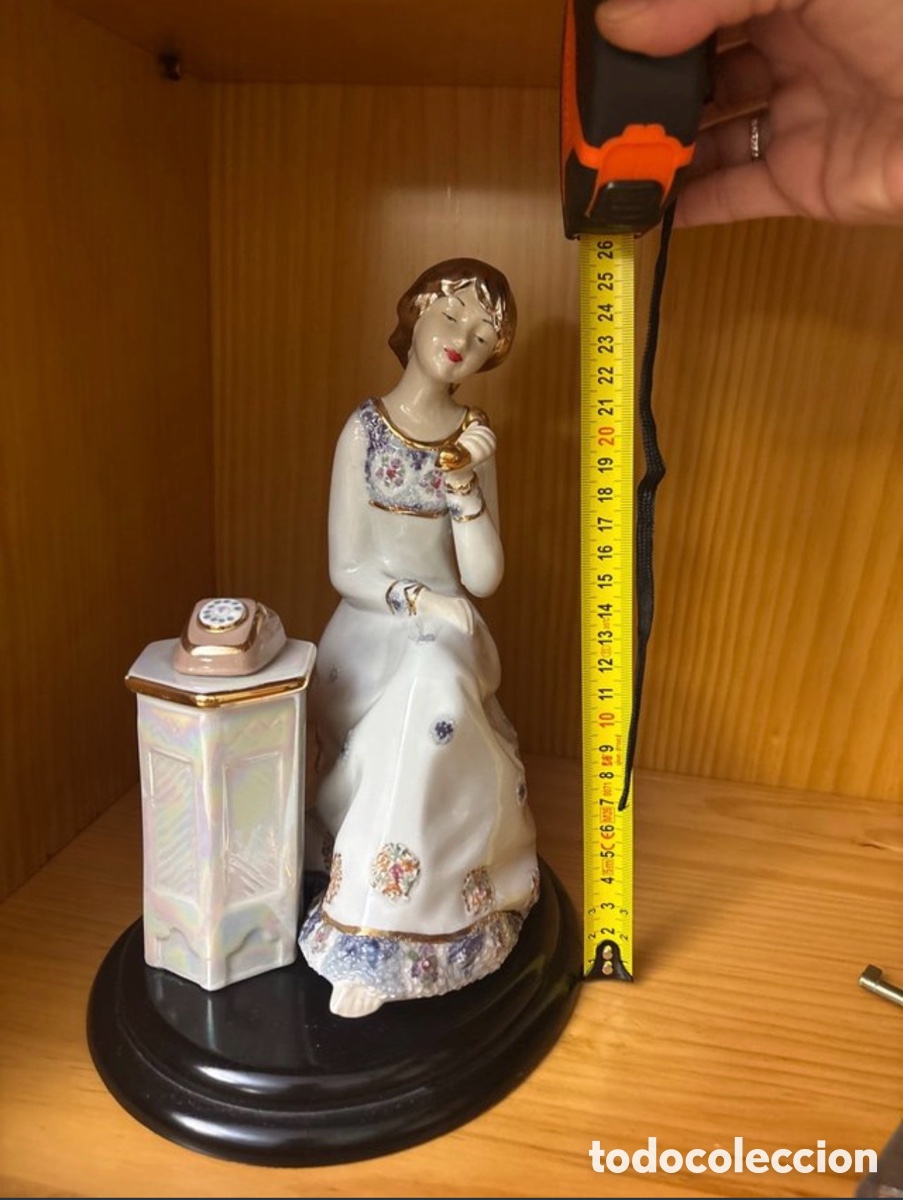 Antig&uuml;edades: Figura de Porcelana Vintage Dama con Tel&eacute;fono