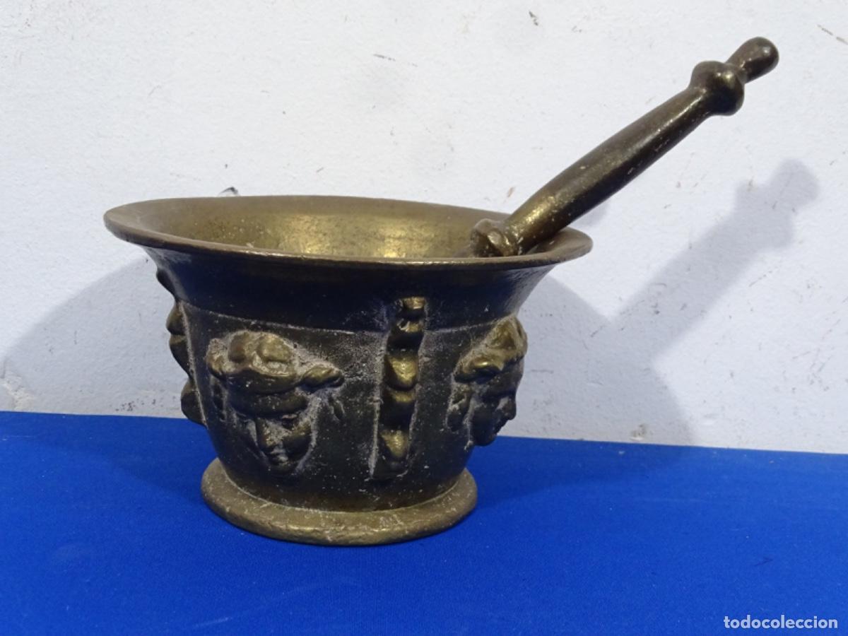 Antig&uuml;edades: ANTIGUO MORTERO ALMIREZ EN BRONCE CON MAZA SOBRE SIGLO XVIII.