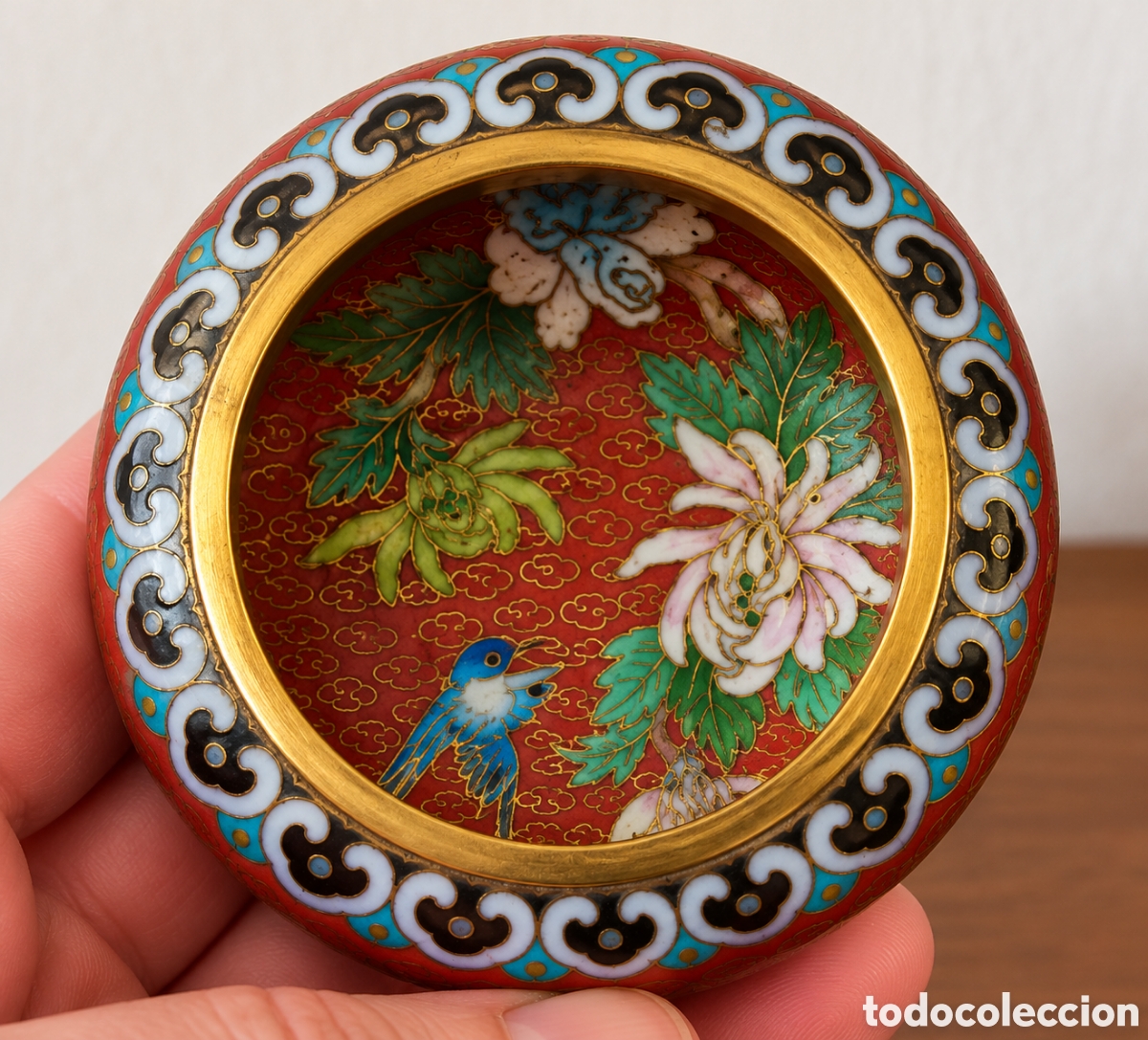Antig&uuml;edades: Cuenco antiguo de Cloisonne esmaltado Chino Floral en peana
