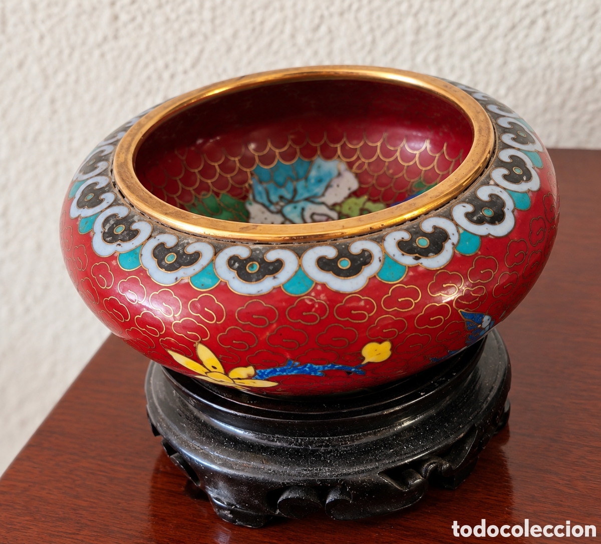 Antig&uuml;edades: Cuenco antiguo de Cloisonne esmaltado Chino Floral en peana