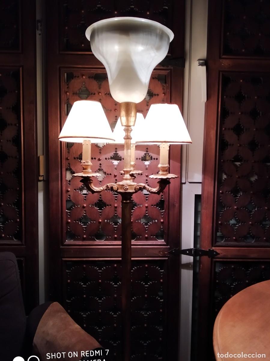 Antig&uuml;edades: L&aacute;mpara de pie Art Nouveau con doble golpe de luz