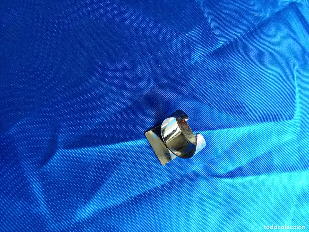 Antig&uuml;edades: Anillo metal rectangular letra M. Caj&oacute;n 4 despacho - Foto 3