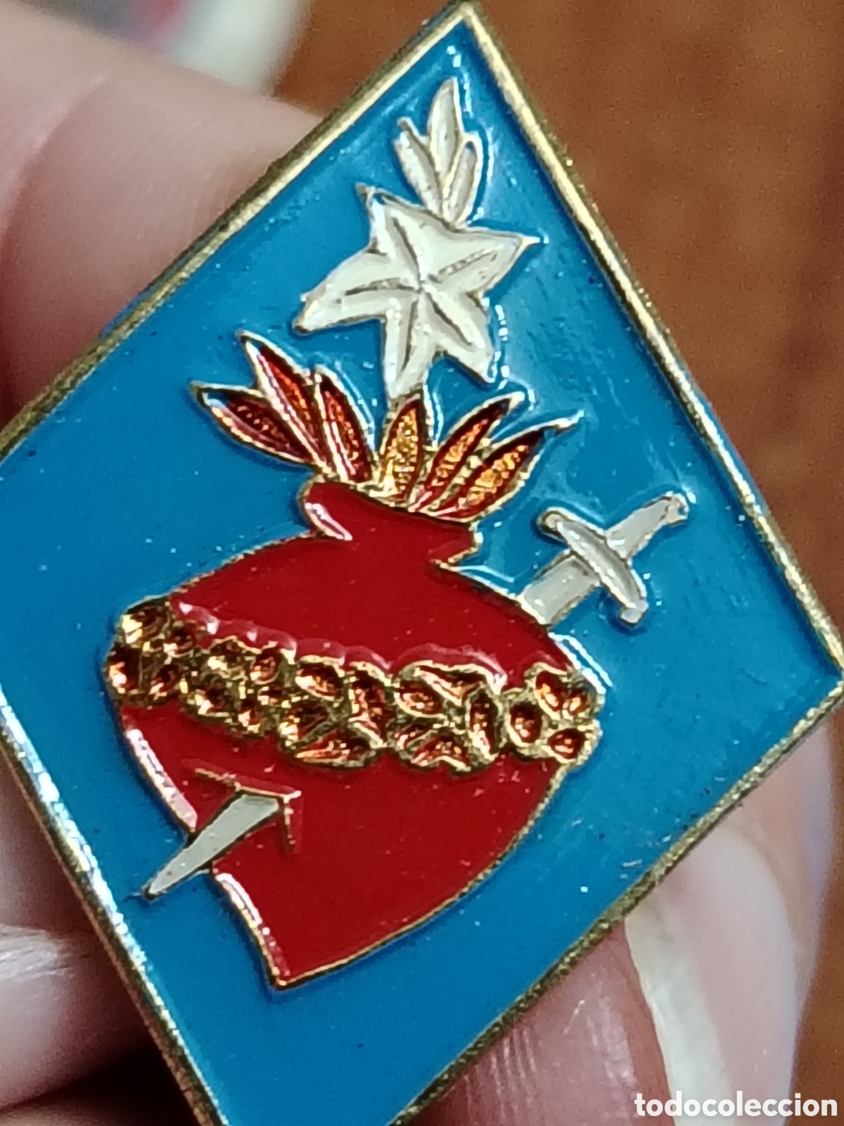 Antig&uuml;edades: Insignia variante coraz&oacute;n de Jes&uacute;s (Guerra Civil)