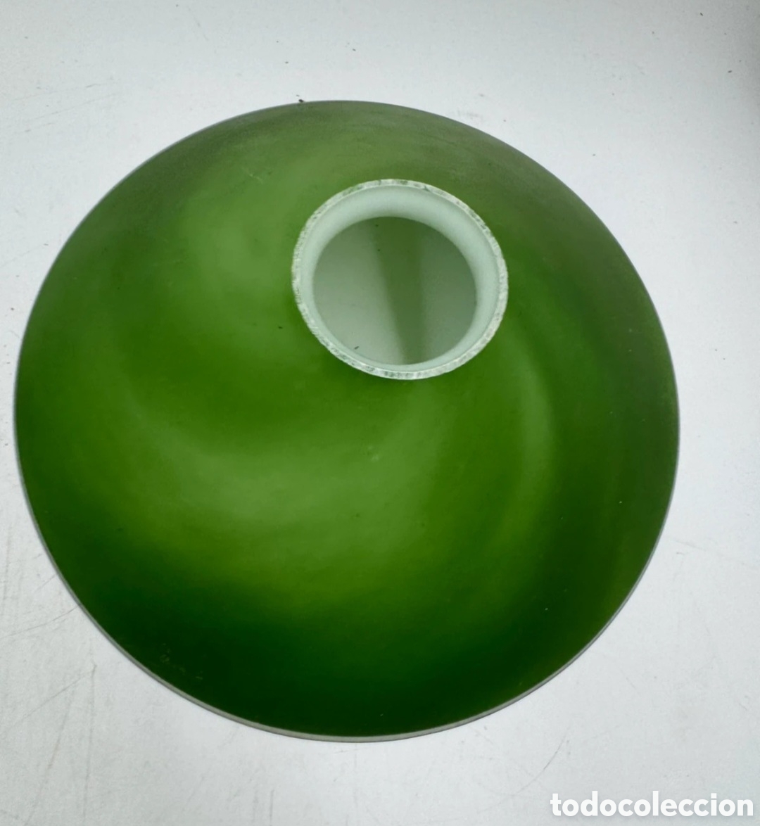 Antig&uuml;edades: Antiguas 2 tulipas Verdes y blancas de opalina. - Foto 3