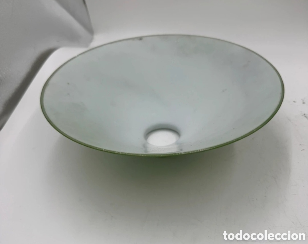 Antig&uuml;edades: Antiguas 2 tulipas Verdes y blancas de opalina. - Foto 5