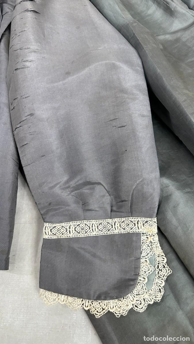 Antig&uuml;edades: Antiguo vestido de seda gris - Foto 4