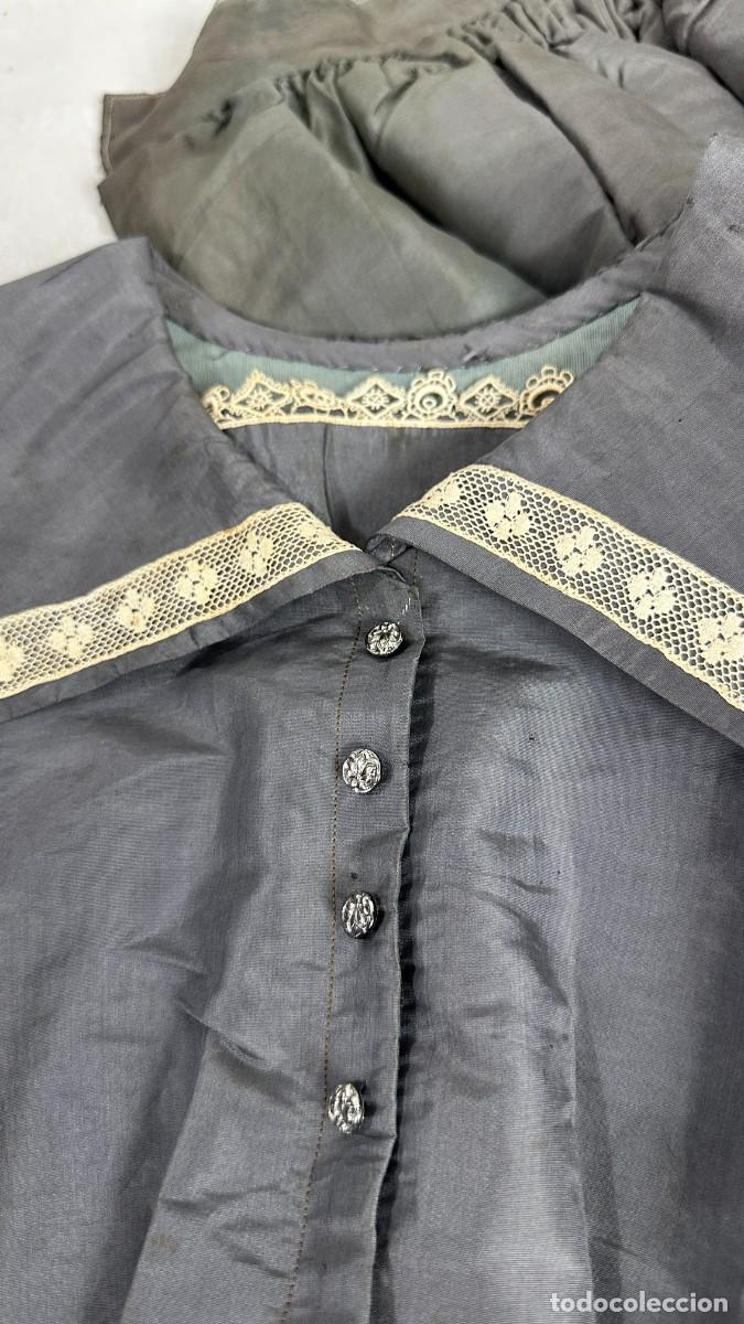 Antig&uuml;edades: Antiguo vestido de seda gris - Foto 7
