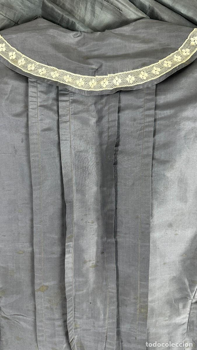 Antig&uuml;edades: Antiguo vestido de seda gris - Foto 12