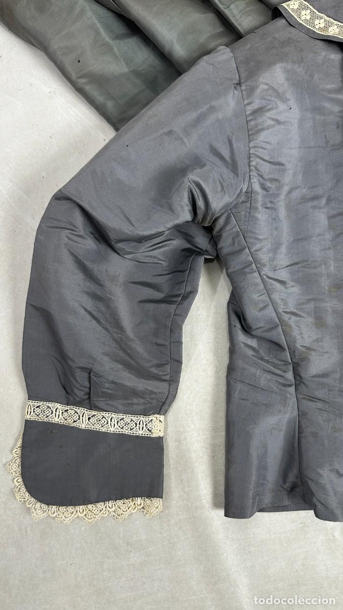 Antig&uuml;edades: Antiguo vestido de seda gris - Foto 13