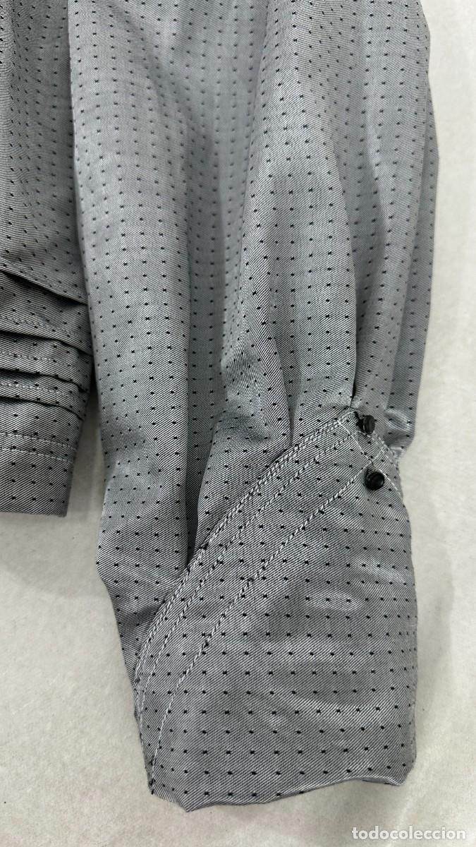 Antig&uuml;edades: Blusa gris con decoraciones - Foto 5