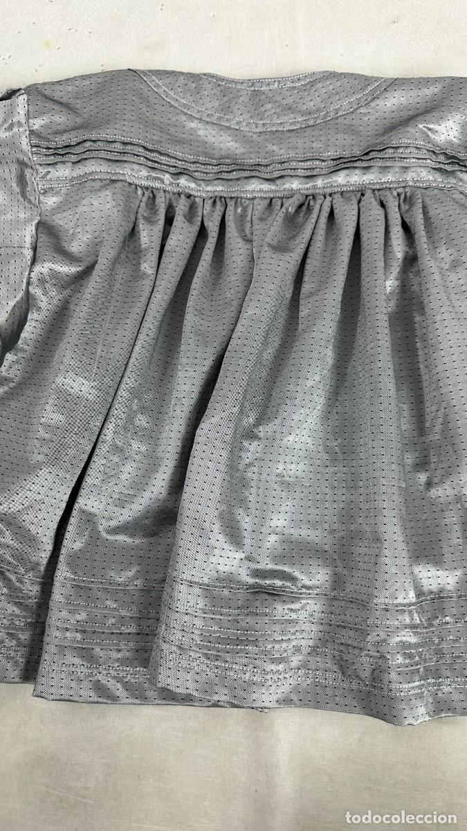 Antig&uuml;edades: Blusa gris con decoraciones - Foto 10