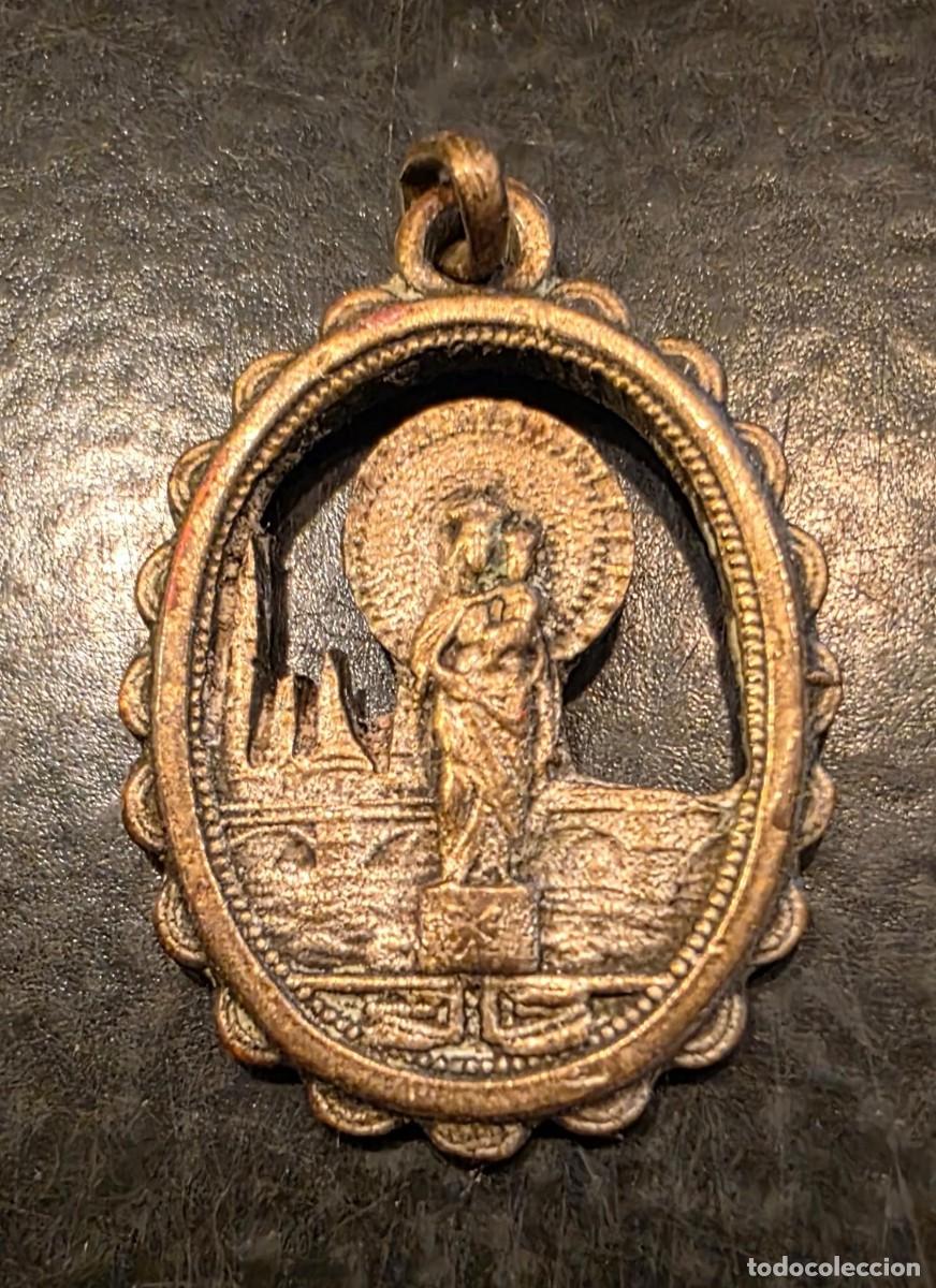 Antig&uuml;edades: Medalla Religiosa Antigua Calada &ndash; Virgen con Ni&ntilde;o y Paisaje &ndash; Colgante Vintage 2,5 cm