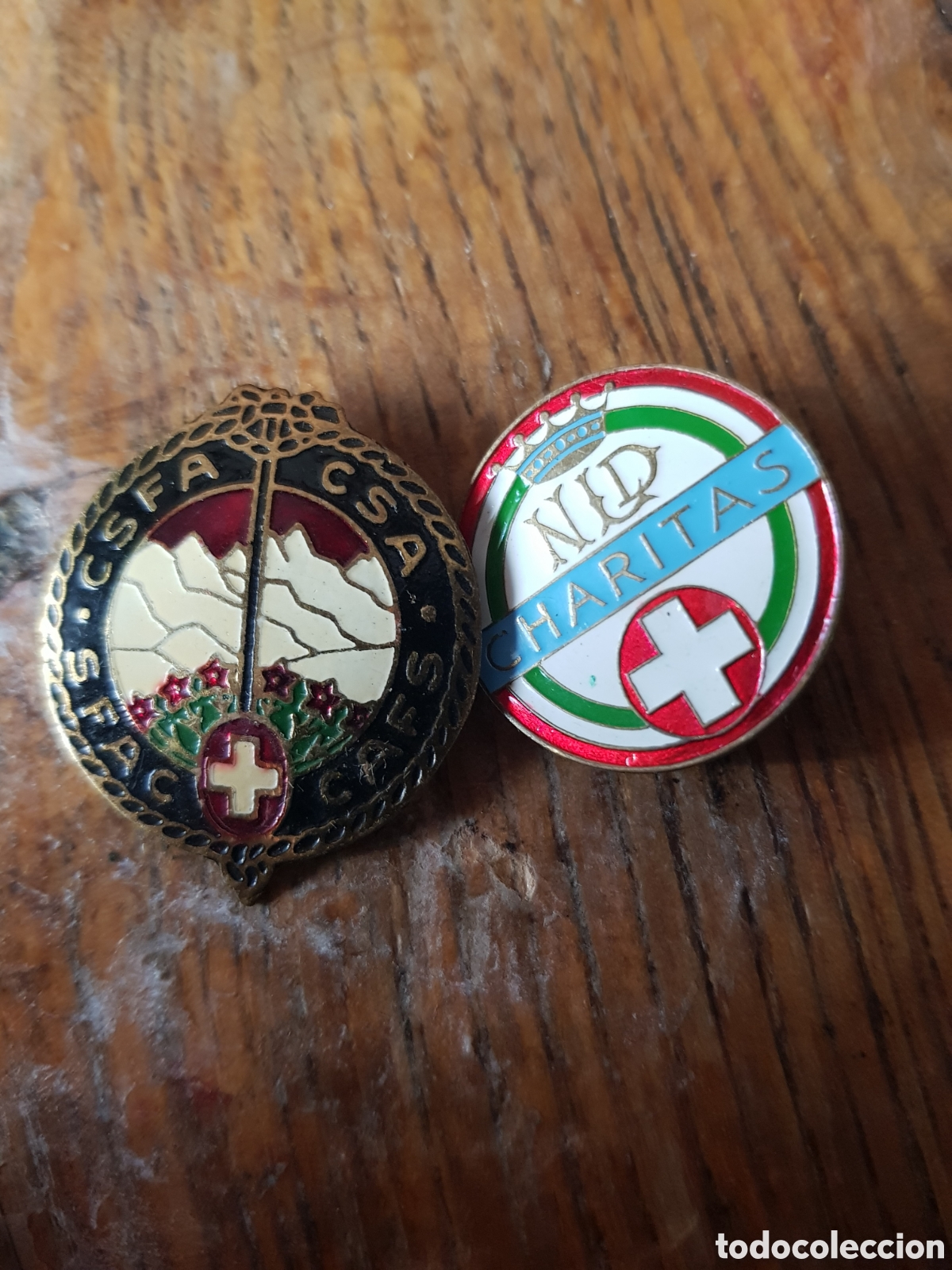 Antig&uuml;edades: LITE DE 2 ANTIGUAS INSIGNIAS SUIZAS