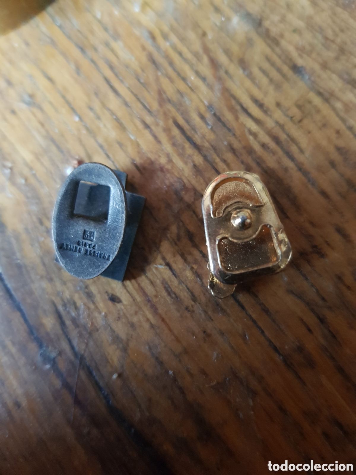 Antig&uuml;edades: LOTE DE 2 ANTIGUAS INSIGNIAS SOLAPA - Foto 2