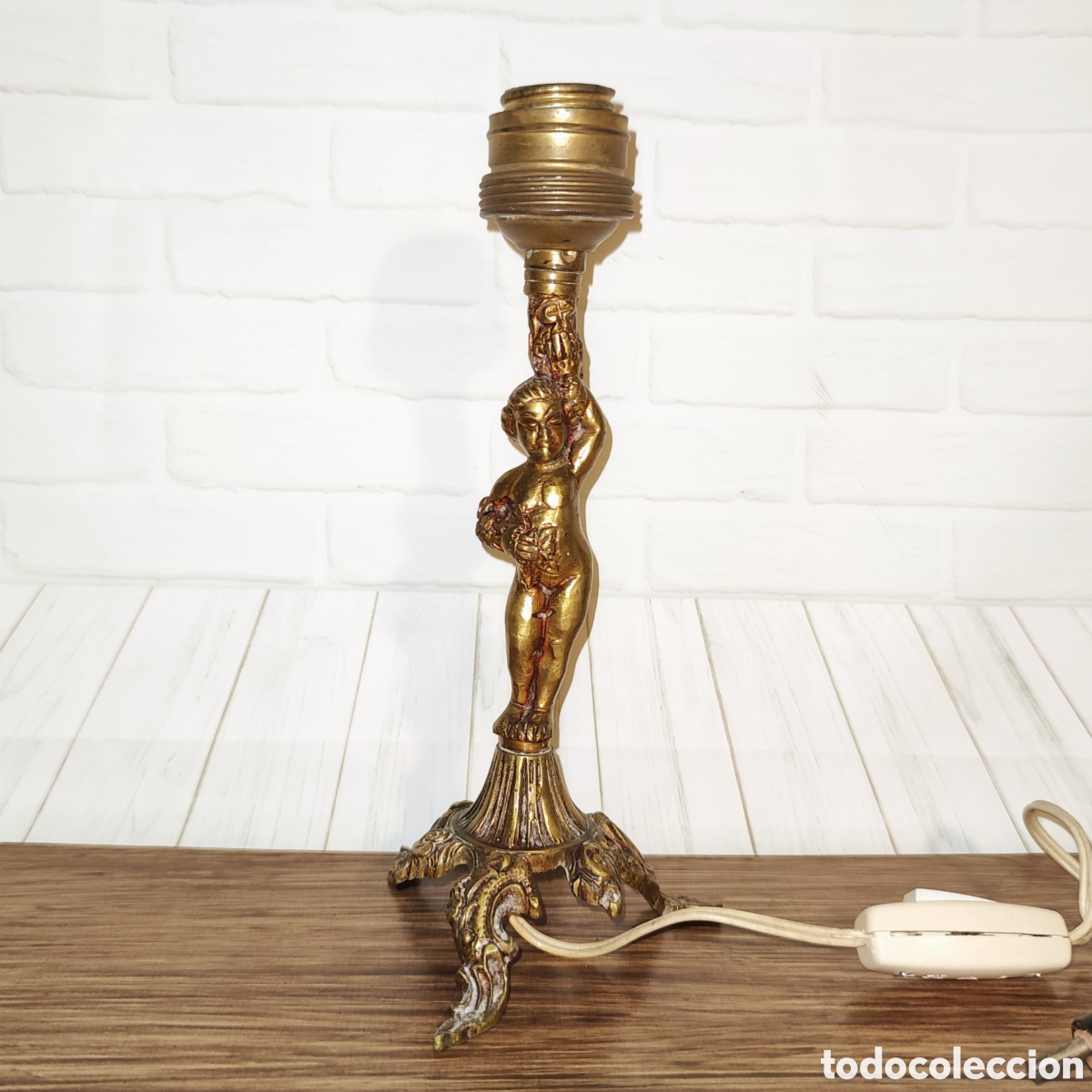 Antig&uuml;edades: L&aacute;mpara sobremesa estilo cl&aacute;sico Hollywood Regency bronce a&ntilde;os 50