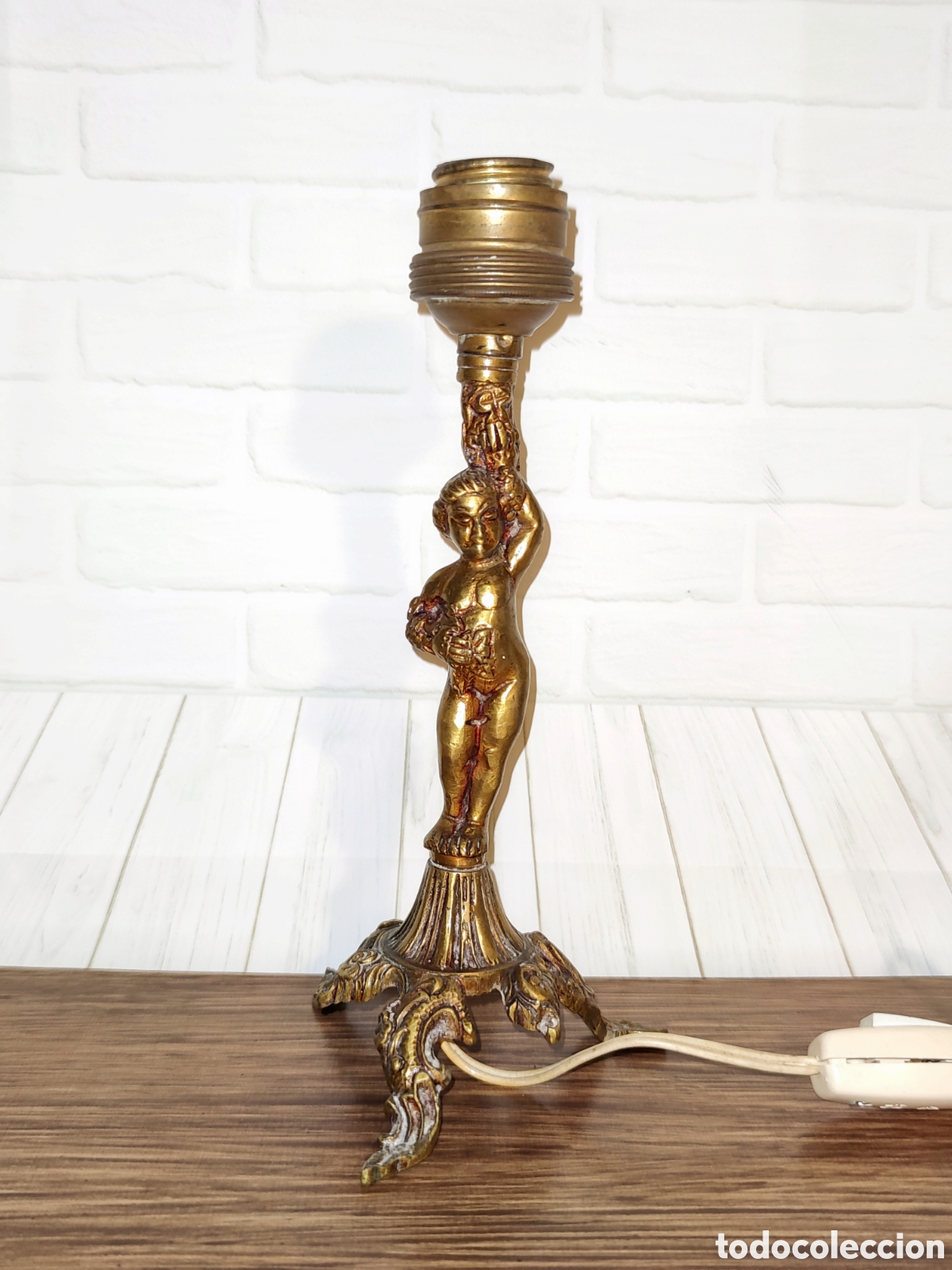 Antig&uuml;edades: L&aacute;mpara sobremesa estilo cl&aacute;sico Hollywood Regency bronce a&ntilde;os 50