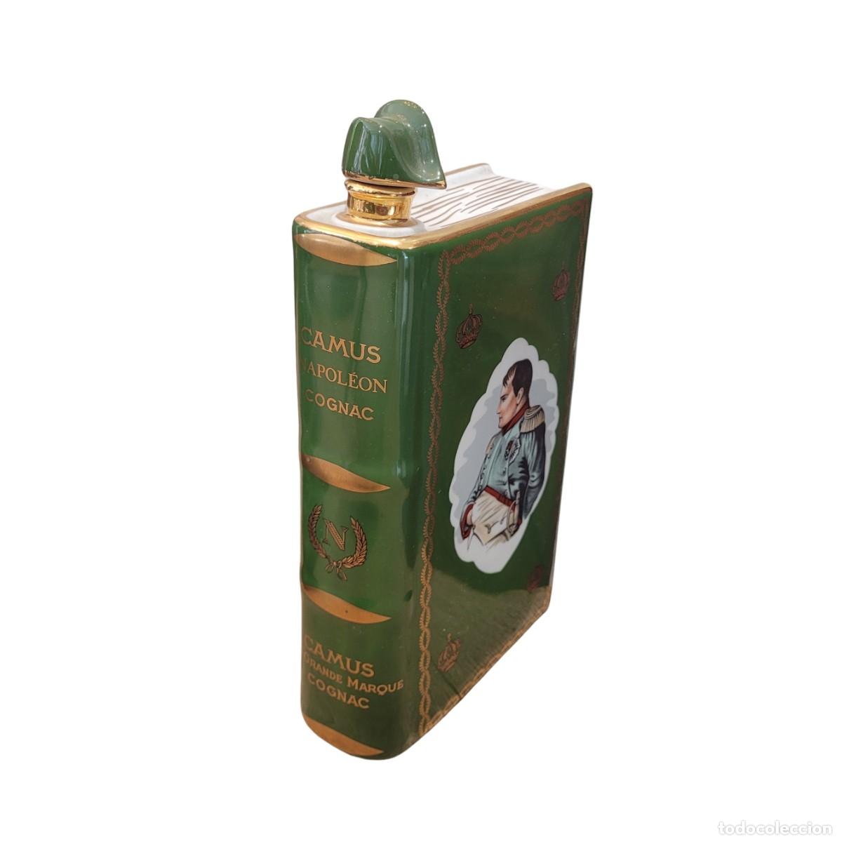 Antig&uuml;edades: Licorera / Botella &rdquo;Libro Napole&oacute;n&rdquo; Cognac Camus, Porcelana de Limoges, s. XX - Francia