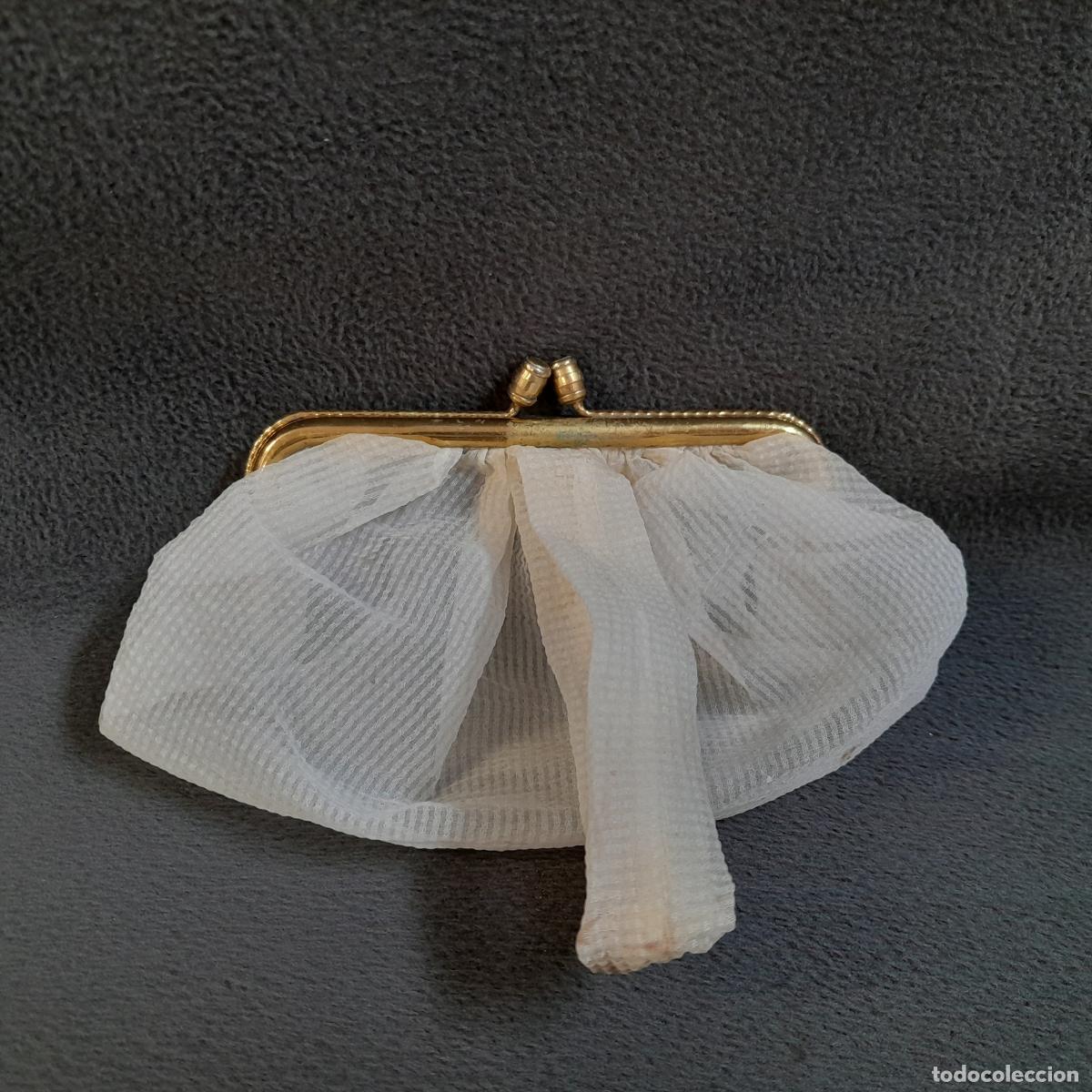 Antiques: BL-82. BOLSO DE MANO O LISMOSNERA VINTAGE EN TEJIDO FRUNCIDO Y MONTURA METALICA DORADA. SIGLO XX