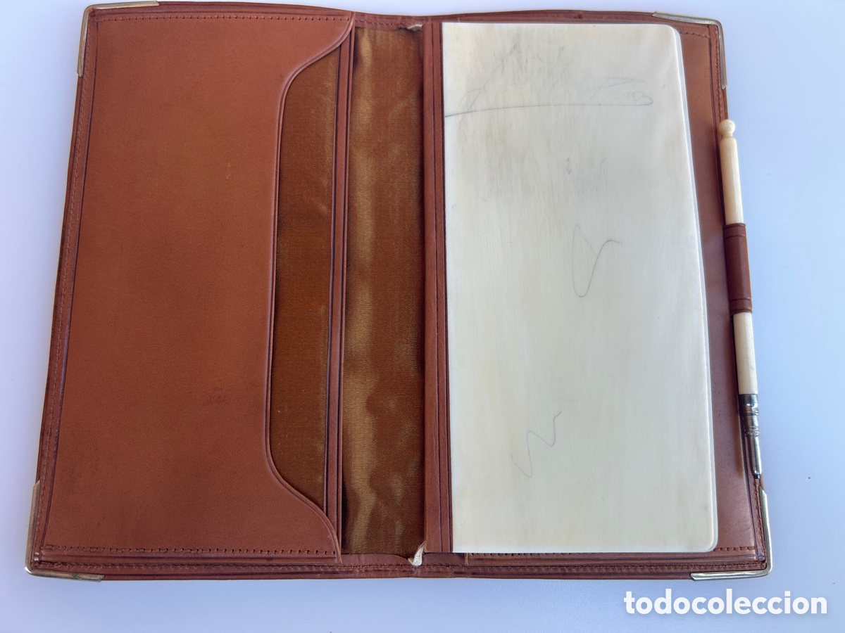 Antig&uuml;edades: Peque&ntilde;a cartera en N&aacute;car - Foto 2