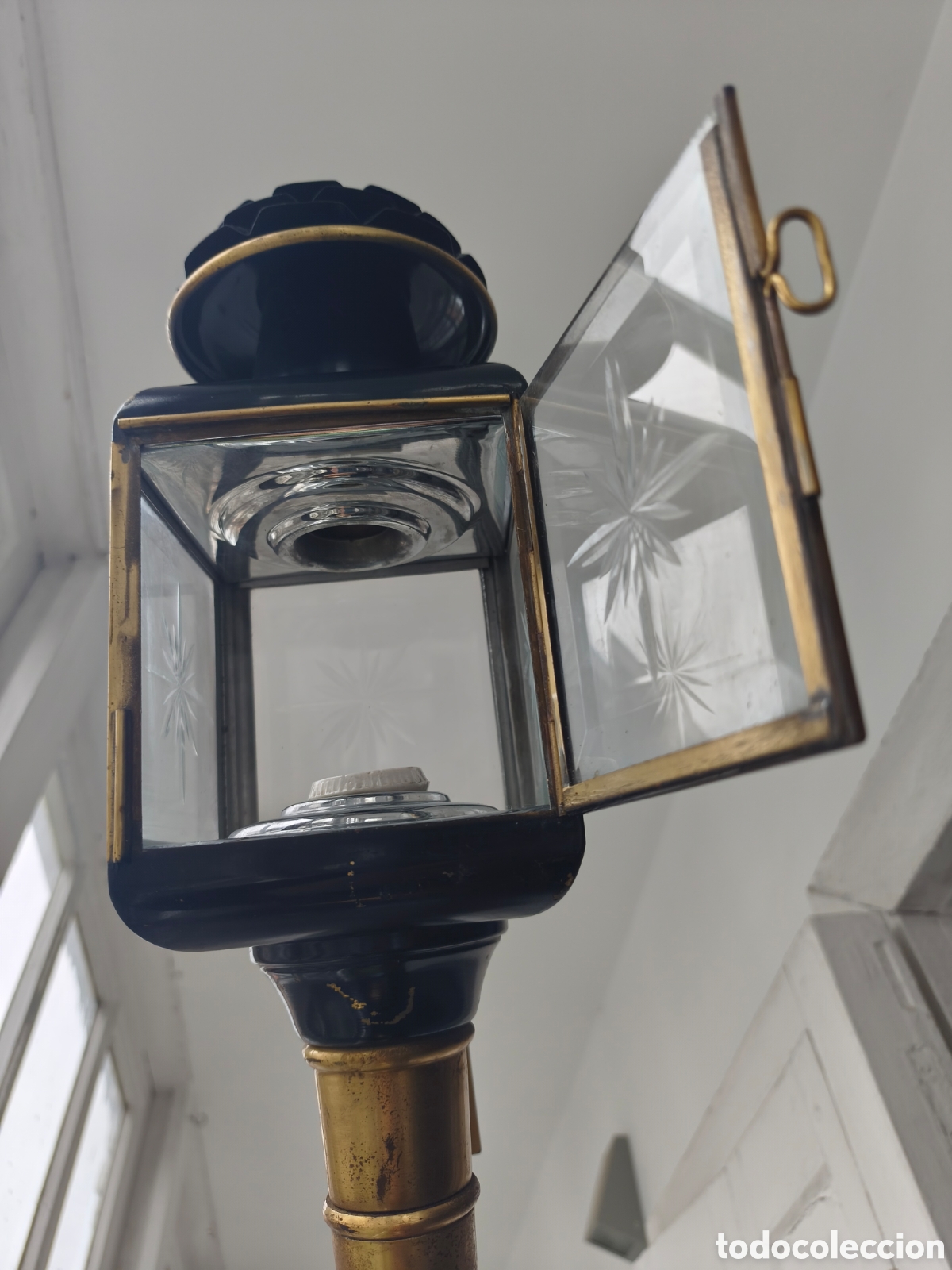 Antig&uuml;edades: Antiguo Farol / Fanal Estilo Carruaje en Bronce y Metal - Cristal Tallado Estrella Aplique de Pared