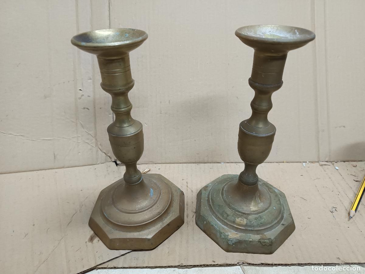 Antig&uuml;edades: PAREJA DE CANDELABROS CANDELEROS DE ALTAR DE BRONCE, 24 CM. ALTURA, BASE OPTOGONAL, S. XIX