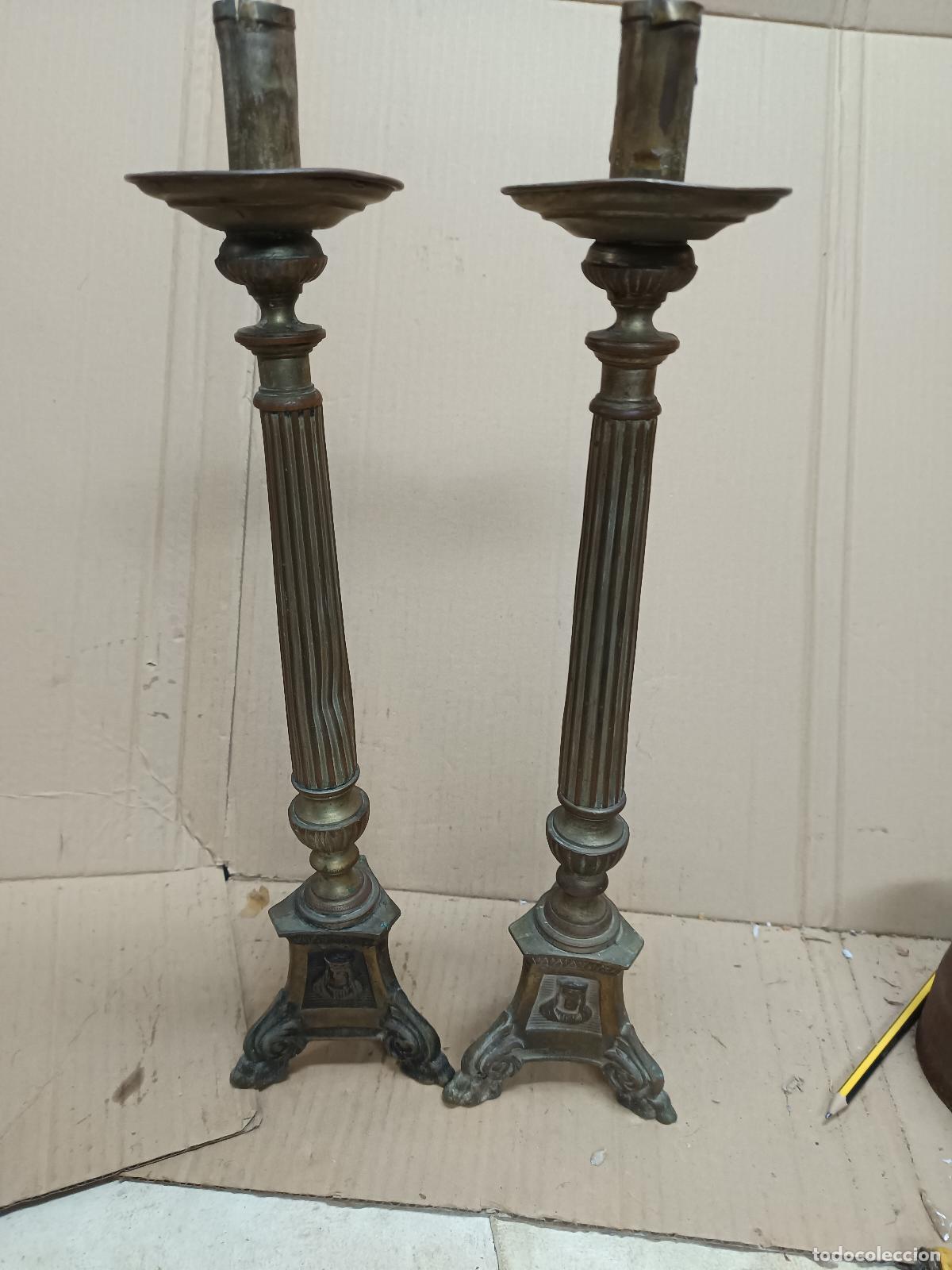 Antig&uuml;edades: PAREJA DE CANDELABROS CANDELEROS DE ALTAR DE BRONCE, 44 CM. ALTURA, S. XIX TRES CARAS