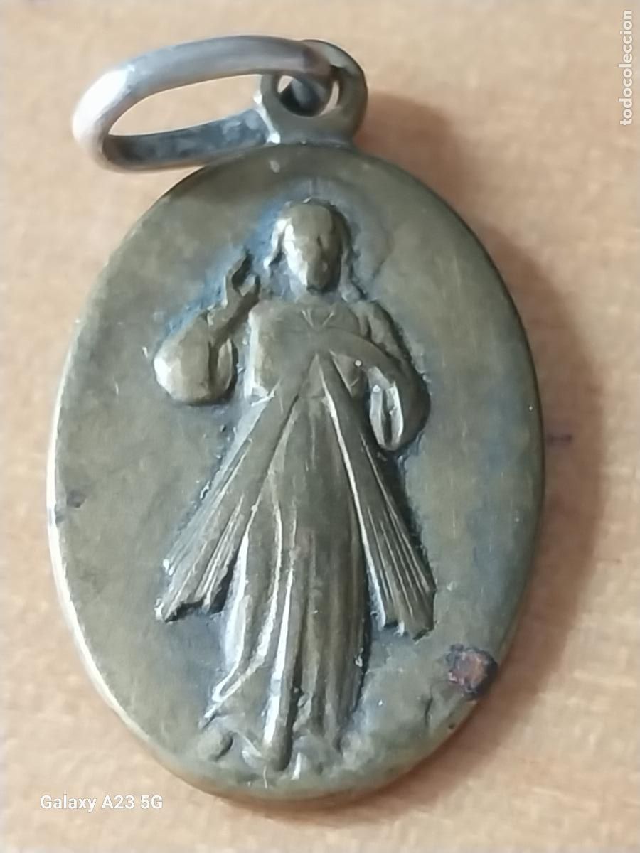 Antig&uuml;edades: JESUS EN TI CONF&Iacute;O MEDALLA TONO LATON 2.2CMS ALTO