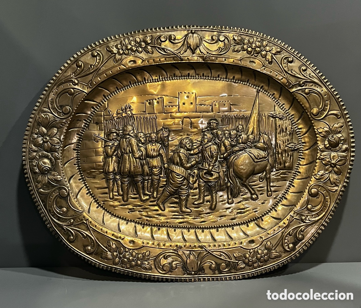 Antig&uuml;edades: GRAN BANDEJA DE PLATA FRANCESA, SIGLO XIX - 1,8 KG - 60 X 77,5 CM - &rdquo;LA RENDICI&Oacute;N DE BREDA&rdquo;