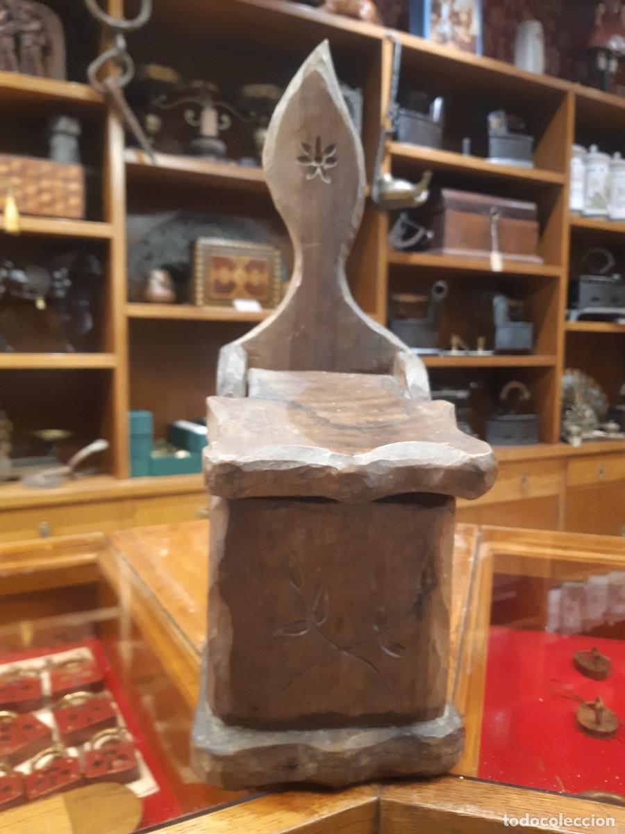 Antig&uuml;edades: ESPECIERO/SALERO MADERA GRUESA DE OLIVO