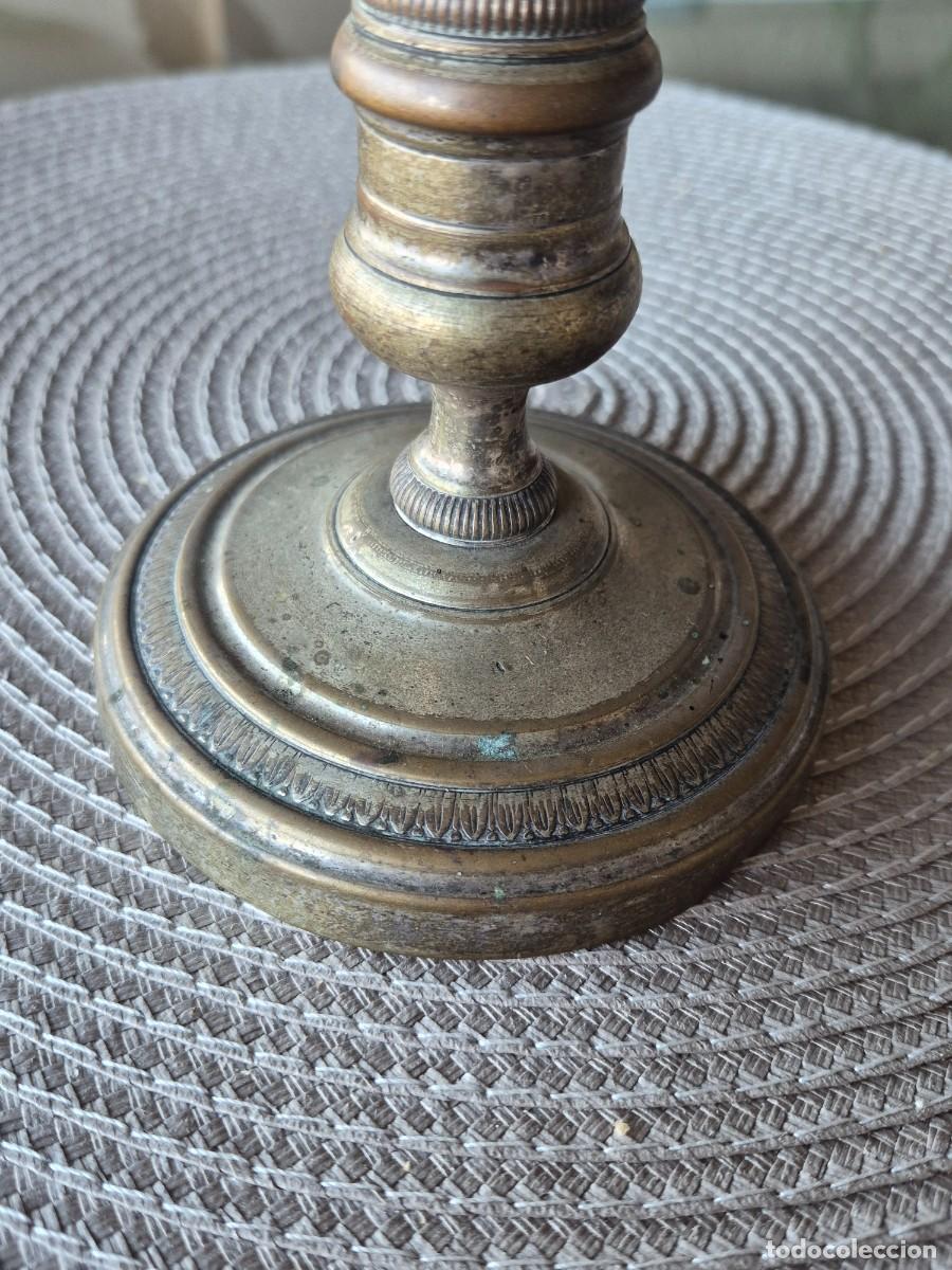 Antig&uuml;edades: Candelabro bronce antiguo labrado - Foto 5