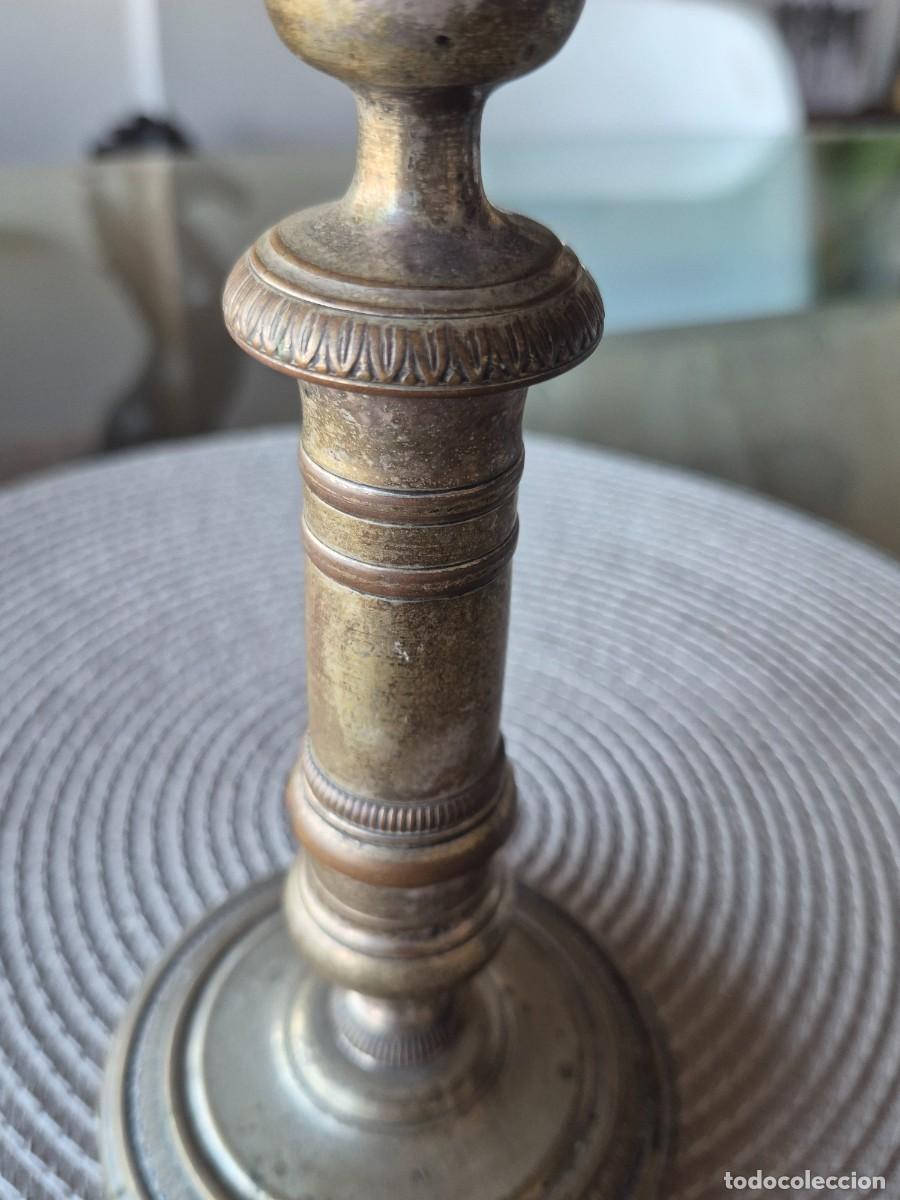 Antig&uuml;edades: Candelabro bronce antiguo labrado - Foto 6