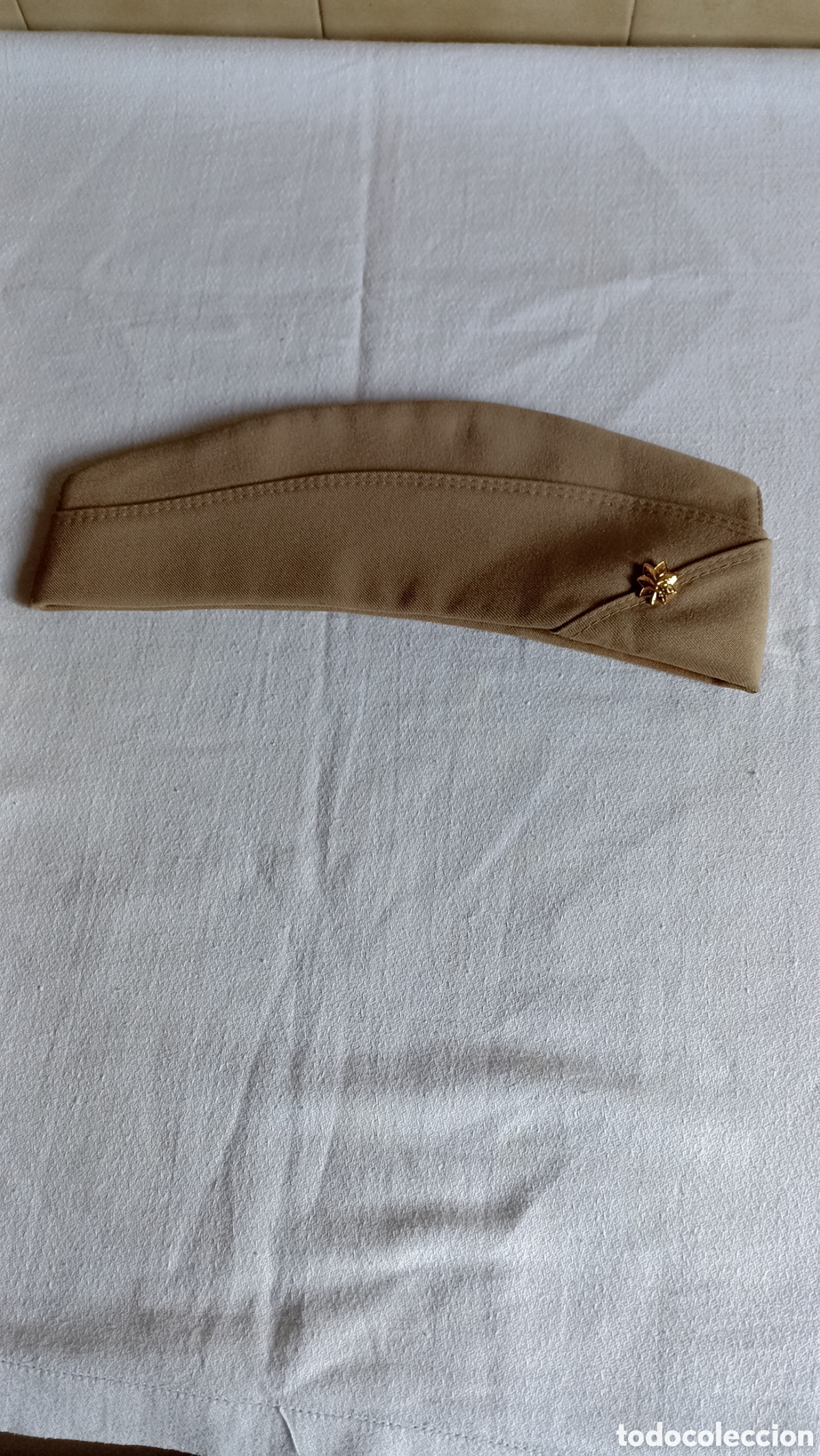 Antig&uuml;edades: Gorra Militar con Insignia - Foto 3