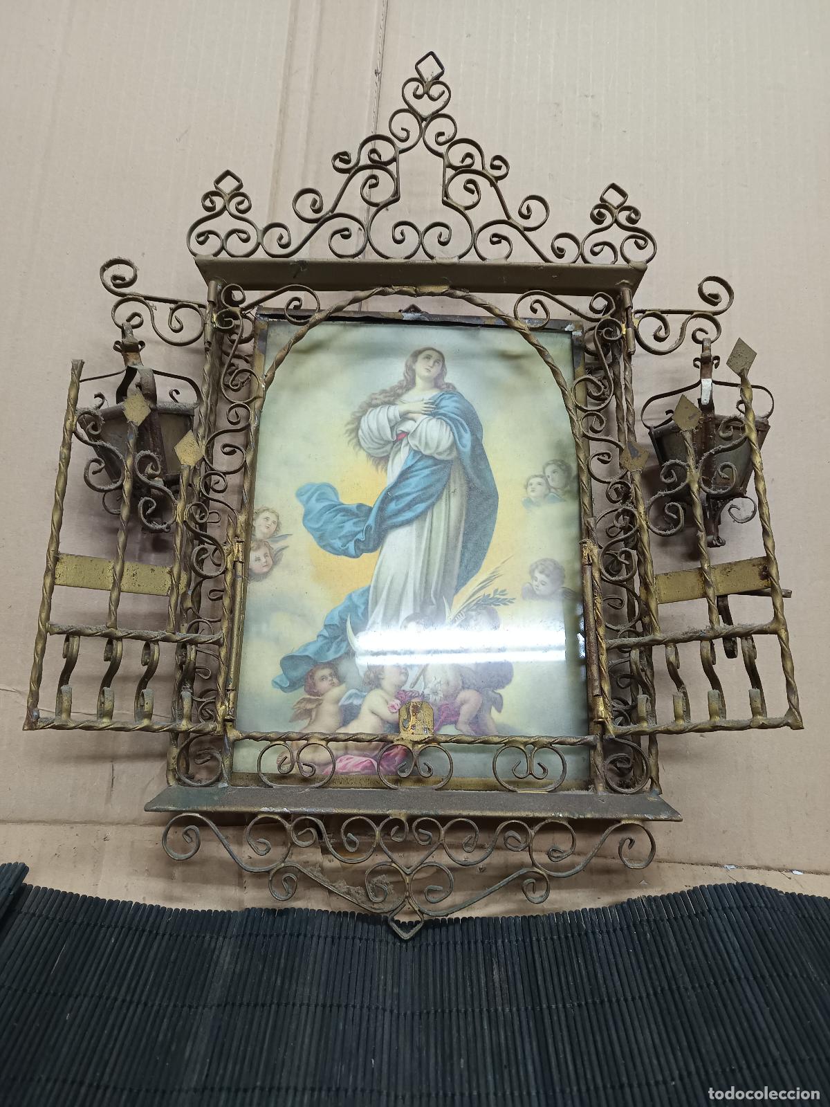 Antig&uuml;edades: ALTAR PORTATIL DE PARED EN FORJA CON IMAGEN DE LA INMACULADA COCEPCION, CON FAROLILLOS,