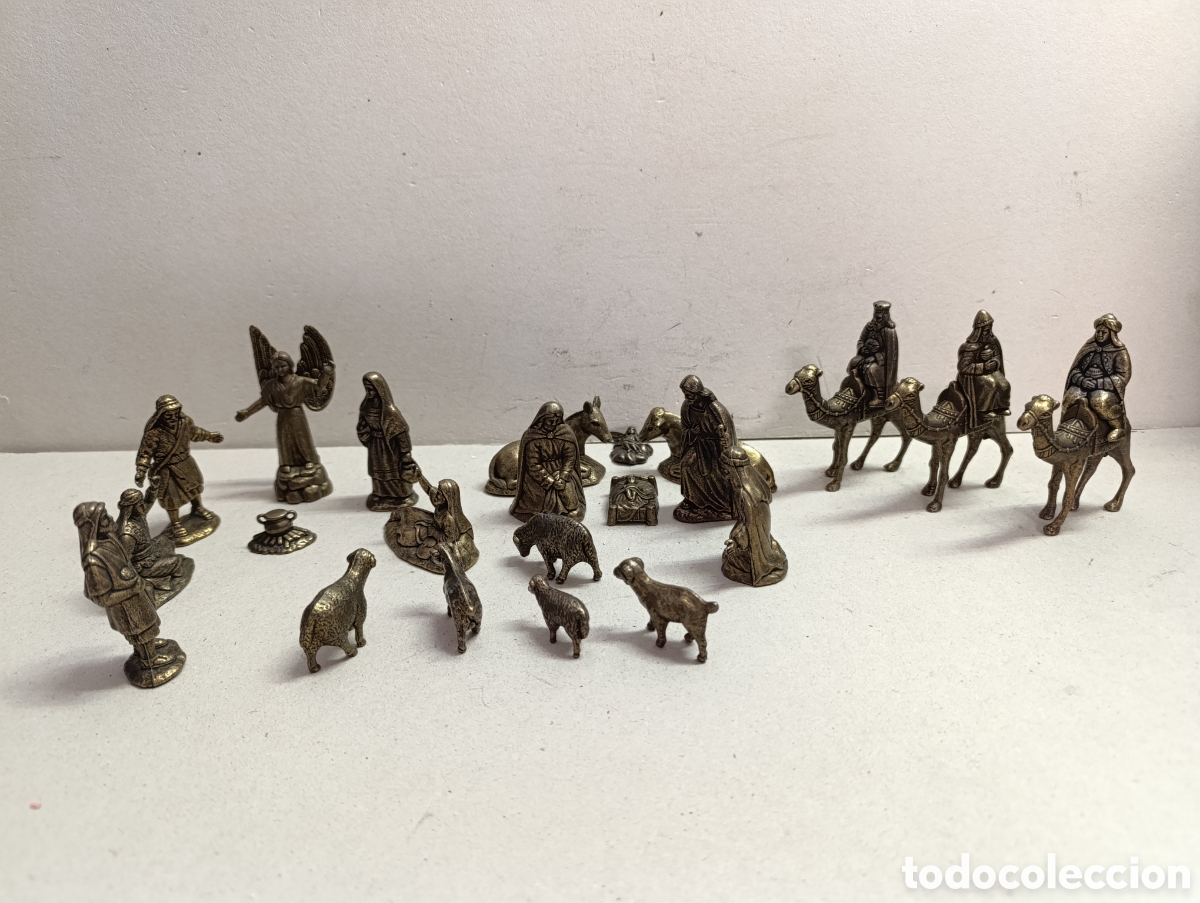 Antig&uuml;edades: NACIMIENTO O BELEN EN BRONCE. 22 PIEZAS.
