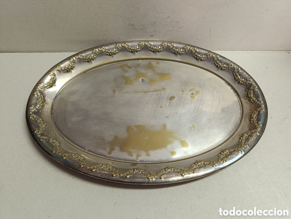 Antig&uuml;edades: BANDEJA DE METAL PLATEADO. OVALADA. DECOR VEGETAL DE GUIRNALDAS.