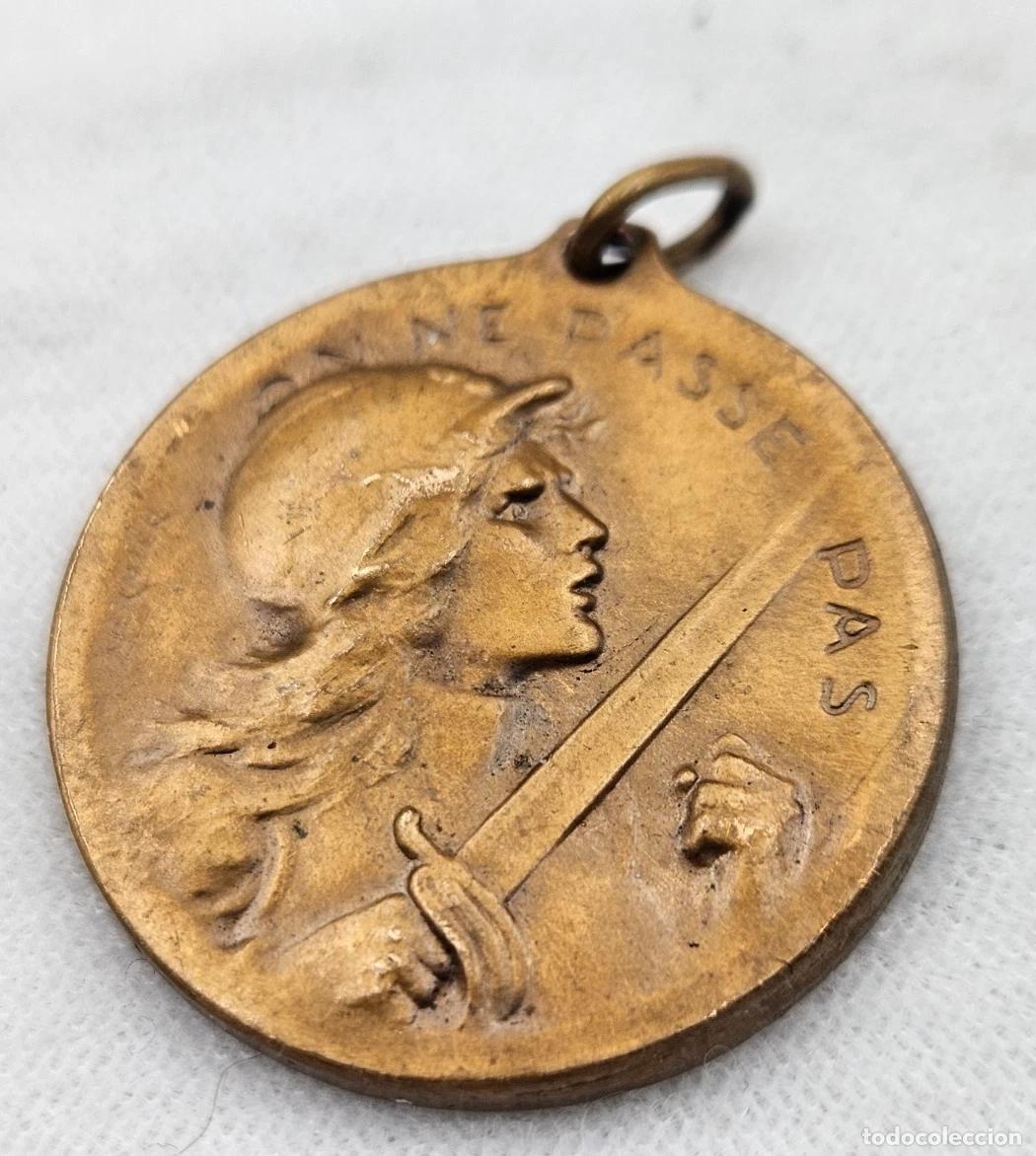 Antig&uuml;edades: PENDENTIF MEDAILLE ON NE PASSE PAS 2 FEVRIER 1916 VERDUN GRAVEUR VERNIER BRONZE