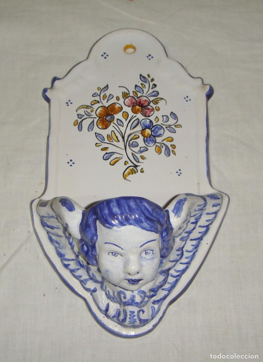 Oggetti Antichi: Benditera de pared con querub&iacute;n &middot; Cer&aacute;mica esmaltada de Talavera de la Reina