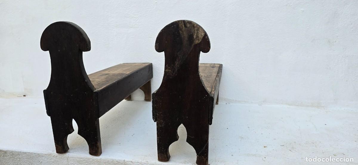 Antig&uuml;edades: PAREJA DE PEANAS PARA SOPORTE DE BA&Uacute;L. Madera maciza.