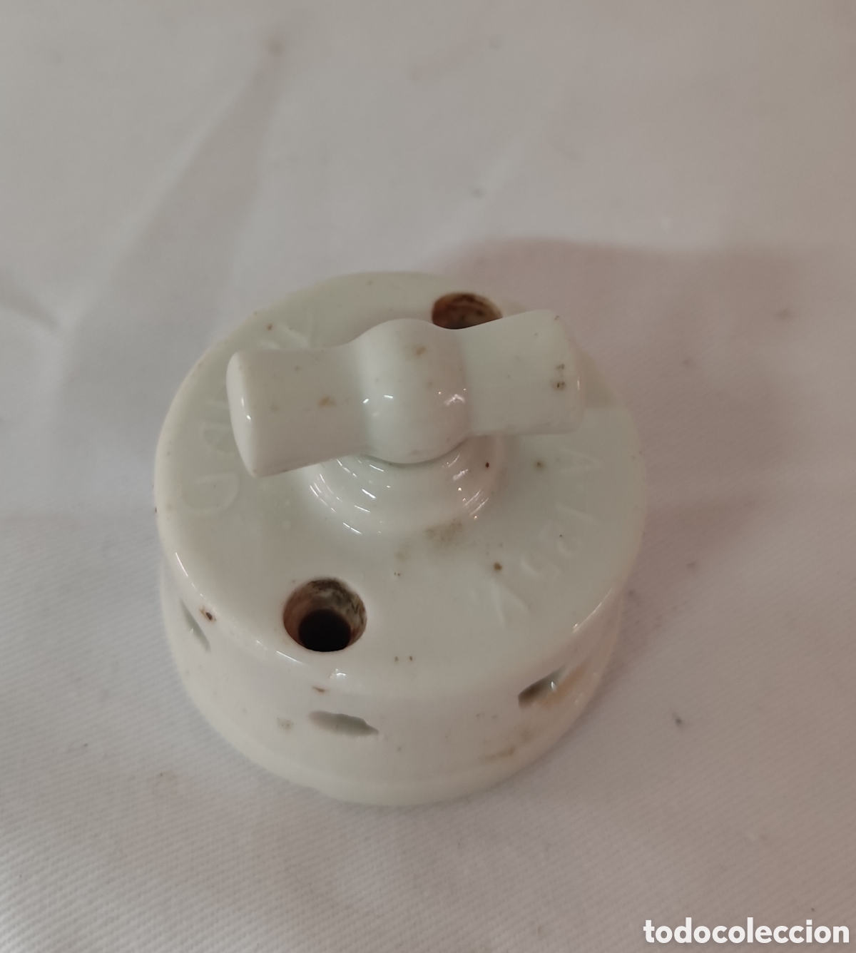 Antig&uuml;edades: Antiguo Interruptor Rotativo de Superficie en Porcelana Blanca - Mecanismo de Lazo / Mariposa