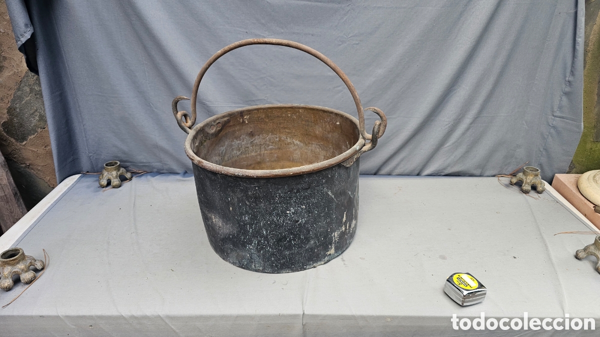 Antig&uuml;edades: Caldero / perol antiguo grande de cobre